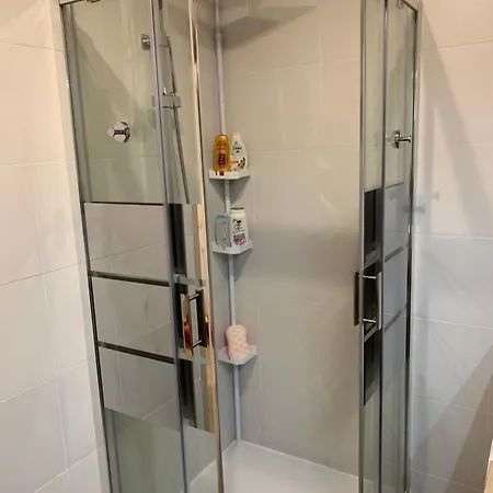 Superbe 2 Pieces Moderne Refait A Neuf, Piscine ! *