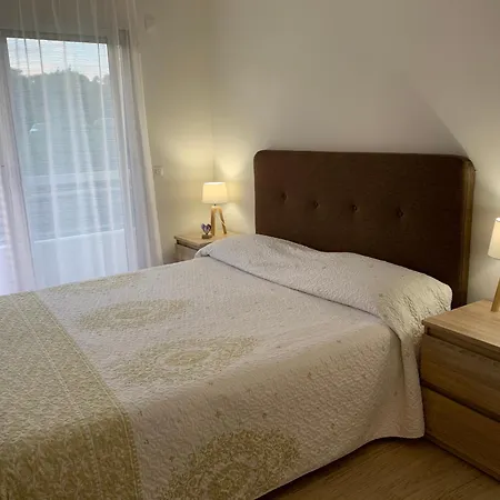 Superbe 2 Pièces Moderne Refait à Neuf, Piscine ! *