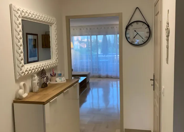 Superbe 2 Pieces Moderne Refait A Neuf, Piscine ! Apartment *