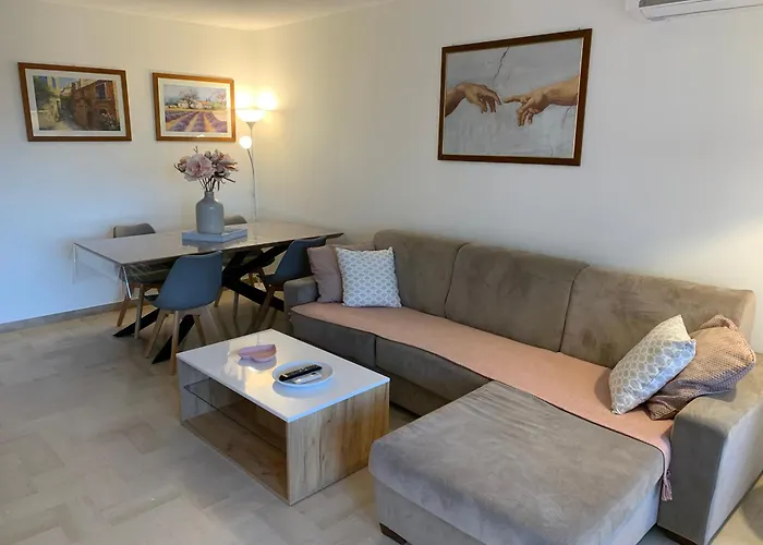 Superbe 2 Pieces Moderne Refait A Neuf, Piscine ! Apartment