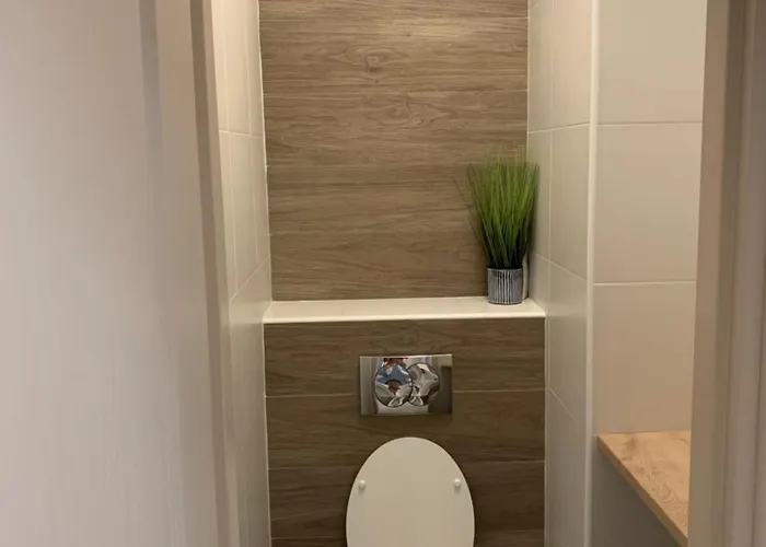 Superbe 2 Pieces Moderne Refait A Neuf, Piscine ! * Antibes