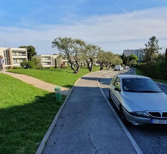 Superbe 2 Pieces Moderne Refait A Neuf, Piscine ! Apartment *