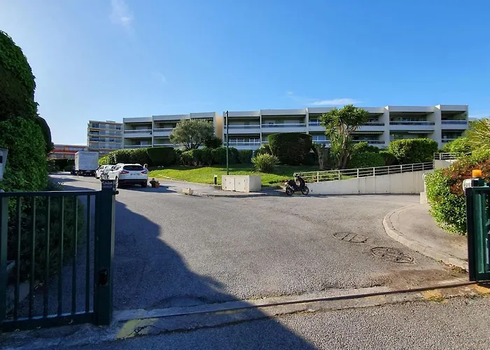 Apartment Superbe 2 Pieces Moderne Refait A Neuf, Piscine ! Antibes